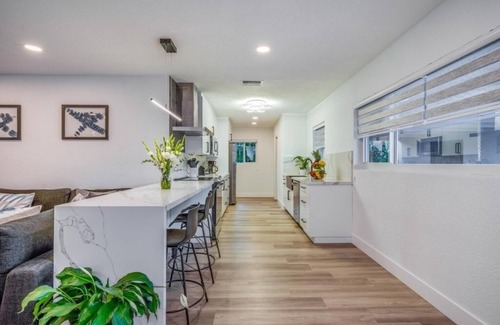 Croissant Park Casa | NEW! Friendly Fox Luxury Pool & Spa - Near DT & Beach