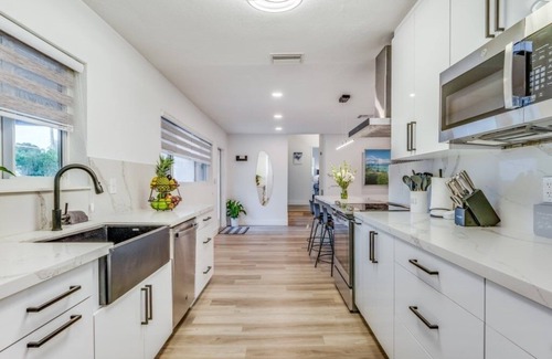 Croissant Park Casa | NEW! Friendly Fox Luxury Pool & Spa - Near DT & Beach