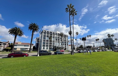 Alamitos Beach Condominio | NEW fully remodeled apt in Long Beach