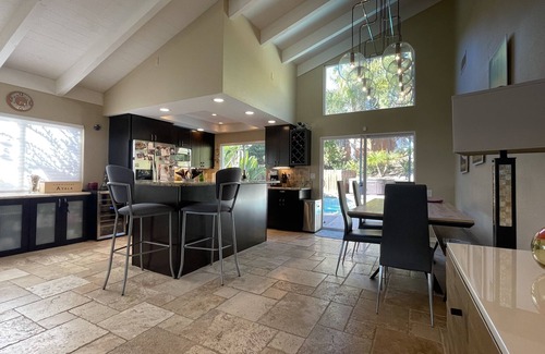 San Carlos Villa | New, Fun Get Away, Vaulted Ceiling, Pool, Hot Tub, New