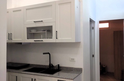 Santa Cruz Apartamento | New Furn 1 Br/1 Bath/Kitchen, Manila-Univ Belt, AC, Hot water, Wifi, Netflix -u2