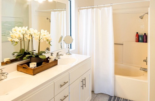 Southridge Village Casa | New Furnished Safe Elegant Home near NOS center