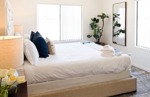 Southridge Village Casa | New Furnished Safe Elegant Home near NOS center