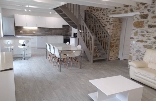 Plomodiern Casa | New gîte for 6 people 110 m² in a quiet location 5.2 km from the beach