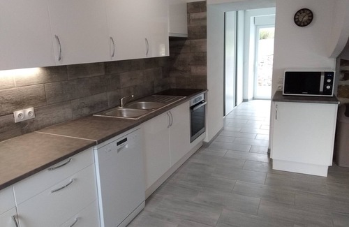 Plomodiern Casa | New gîte for 6 people 110 m² in a quiet location 5.2 km from the beach
