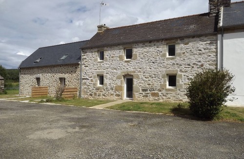Plomodiern Casa | New gîte for 6 people 110 m² in a quiet location 5.2 km from the beach