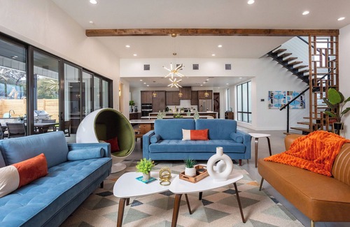 Concan Casa | NEW Glam Modern Luxury Home by River! Pool Hot Tub Movie Room Firepit Sleeps 24