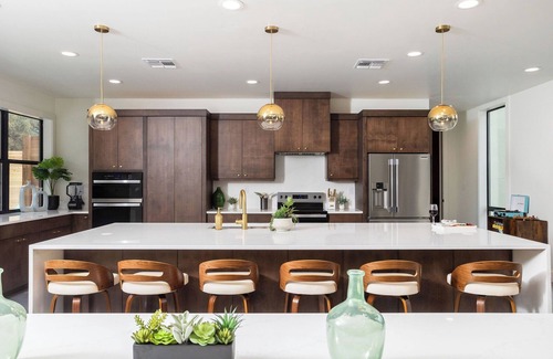 Concan Casa | NEW Glam Modern Luxury Home by River! Pool Hot Tub Movie Room Firepit Sleeps 24