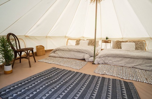 Kansas City Alquiler De RV | NEW!!! Glamorous Glamping Suite | 2 Full Size Beds