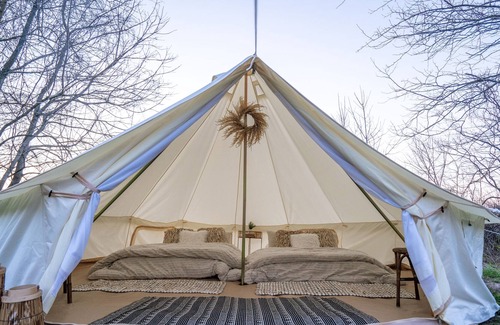 Kansas City Alquiler De RV | NEW!!! Glamorous Glamping Suite | 2 Full Size Beds