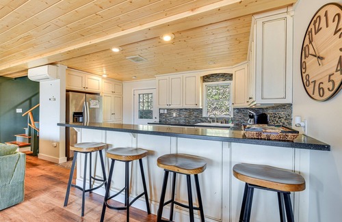 Maggie Valley Cabina | *New | Golf Course + Mountain Views | Hot Tub | Minutes to everything!