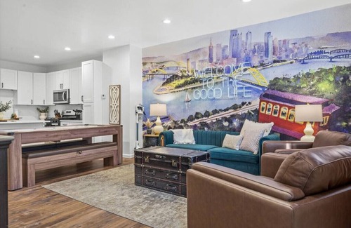 South Oakland Casa | NEW Gorgeous 4bd near universities Hot tub + Games