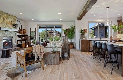 Alfalfa Casa | New! Gorgeous Decor, Resort Pool and Private Hot Tub