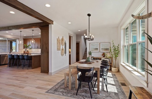 Alfalfa Casa | New! Gorgeous Decor, Resort Pool and Private Hot Tub