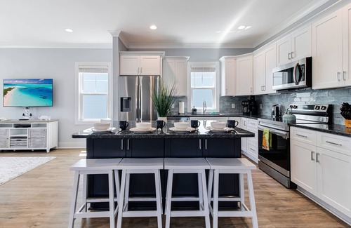 Tranquil Harbour Casa | New gorgeous home with Pool, New 8 seater Golf Cart, elevator, with easy access to beach