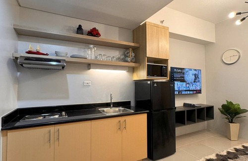 Santo Cristo Condominio | New GRASS residence condo near SM North EDSA modern, POOL, Home Away from Home