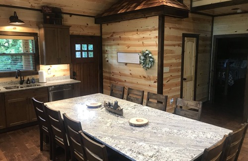 Gatlinburg - Pigeon Forge Cabina | New Grizzly Hideaway Luxury Cabin-Cedar Falls-4 Bdrms-4.5Baths-Sleeps 12