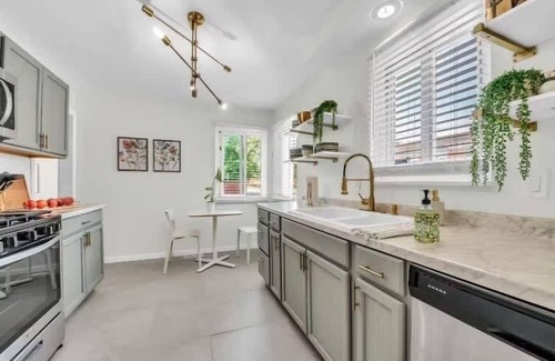 Anchorville Casa | NEW! Grosse Pointe/Detroit 3BR | Sleeps 8 | Yard
