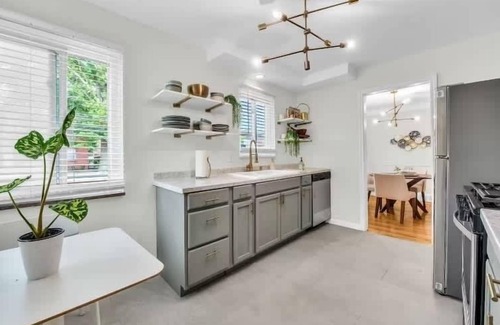 Anchorville Casa | NEW! Grosse Pointe/Detroit 3BR | Sleeps 8 | Yard