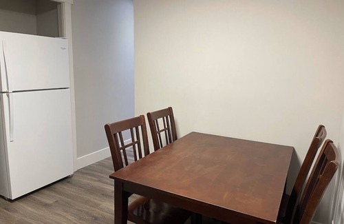 Springbank Casa | New Guest Suit with Full Bath and Modern Kitchen on Estate Acreage