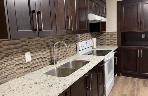 Springbank Casa | New Guest Suit with Full Bath and Modern Kitchen on Estate Acreage