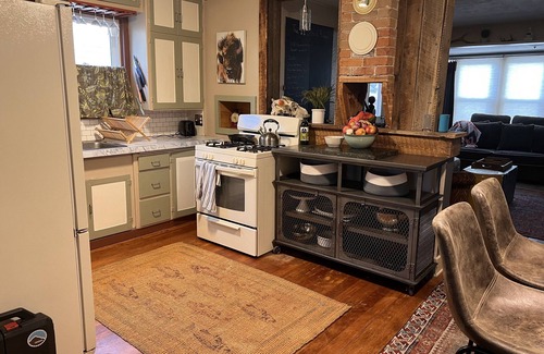 Livingston Casa | NEW!!! H Street Retreat*** Cowboy Chic Bungalow*****