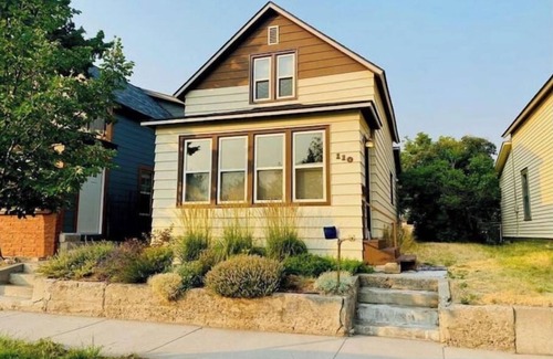 Livingston Casa | NEW!!! H Street Retreat*** Cowboy Chic Bungalow*****