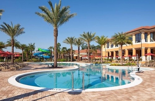 Kissimmee Casa | NEW! Handicap Accessible Regal Oaks Townhome with private spa and Conservation view