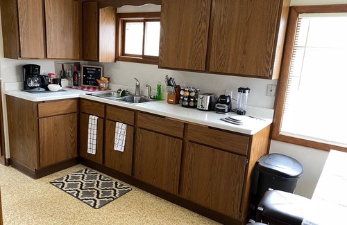 Racine Casa | New! Happy Days! Pro Cleaned, Self Check In - Sleeps 4
