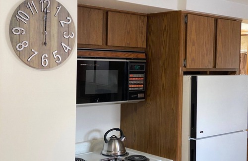 Racine Casa | New! Happy Days! Pro Cleaned, Self Check In - Sleeps 4