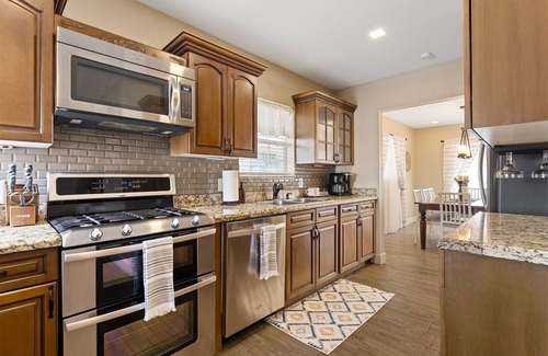 Encanto Casa | NEW ✴ HEATED POOL✴HOT TUB✴6 BR✴INCLUDES POOL HOUSE