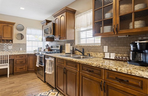 Encanto Casa | NEW ✴ HEATED POOL✴HOT TUB✴6 BR✴INCLUDES POOL HOUSE