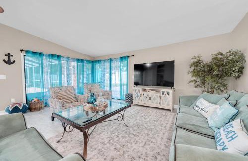 Palma Sola Casa | New Heated Pool+HotTub + 13 min to AMI+ 4BR 20ppl