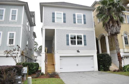 Folly Field Casa | New! HEATED POOL, BEACH HOUSE, Elevator, Walk to the Beach!
