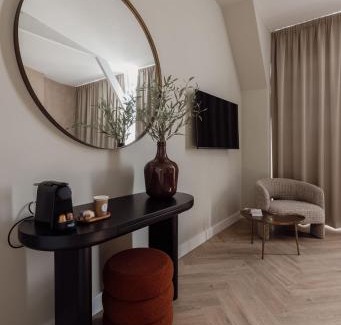 Centrum Casa | New High-end Suite Historic Building In Safe Area