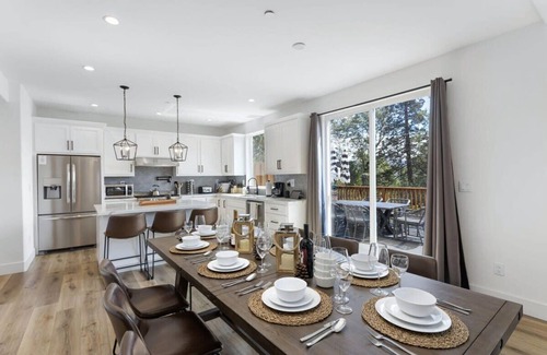 Blue Jay Casa | New Home 2 Mstrs, AC, EV Chgr, Pool Table, Lake Rights