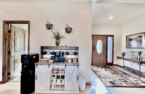 Darby Casa | New home, close to skiing, hunting, rodeos, hiking. Fenced yard, pet friendly.