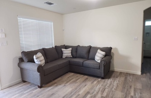 Delano Casa | NEW HOME IN CENTRAL DELANO. COZY, QUIET, PEACEFUL