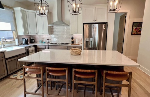 Cheshire Casa | NEW Home in Cheshire Village - Stunning Mountain Views - 3BR 4BA - EV Charger