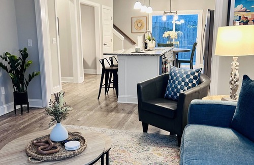 Wilmington Casa | New Home in Downtown Wilmington...Minutes to restaurants, Riverwalk and Beaches!