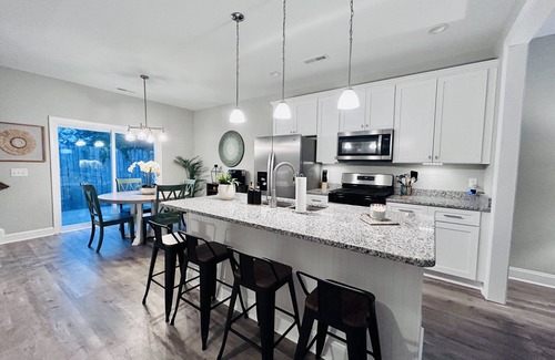 Wilmington Casa | New Home in Downtown Wilmington...Minutes to restaurants, Riverwalk and Beaches!