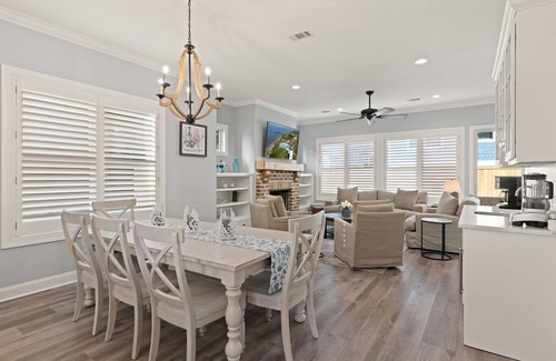 King City Casa | New Home in King City, Sleeps 10, Pool and Screened in Porch with TV!