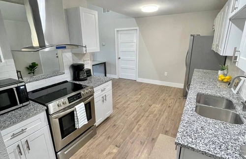 Lake Dallas Casa | New home large yard and garage!