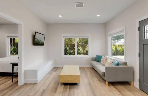 Claremont Casa | NEW Home near Colleges & Downtown - free parking
