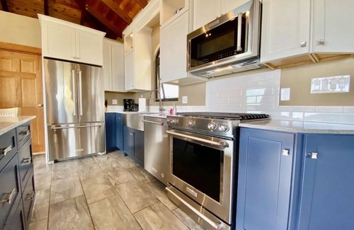 Estate Emmaus Casa | New home, Privately nestled w/ your own pool and spectacular views! Backup Power