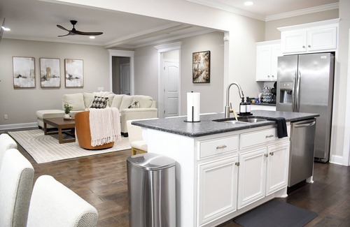 Murfreesboro Casa | NEW! Home Theater - Game Room - 5BR 3.5 Bath near multiple attractions!