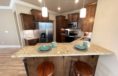 Eureka Springs Casa | New Hot Tub Lake View King Suite FAST WiFi 75” TV