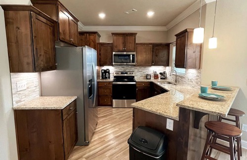 Eureka Springs Casa | New Hot Tub Lake View King Suite FAST WiFi 75” TV