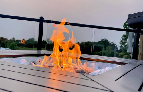 Port Albert Casa | NEW HOT TUB, ROOFTOP PATIO AND ENHANCED LAKE VIEWS!!! Dogs are welcome!