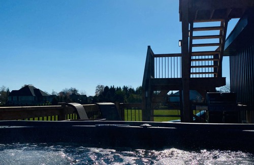 Port Albert Casa | NEW HOT TUB, ROOFTOP PATIO AND ENHANCED LAKE VIEWS!!! Dogs are welcome!